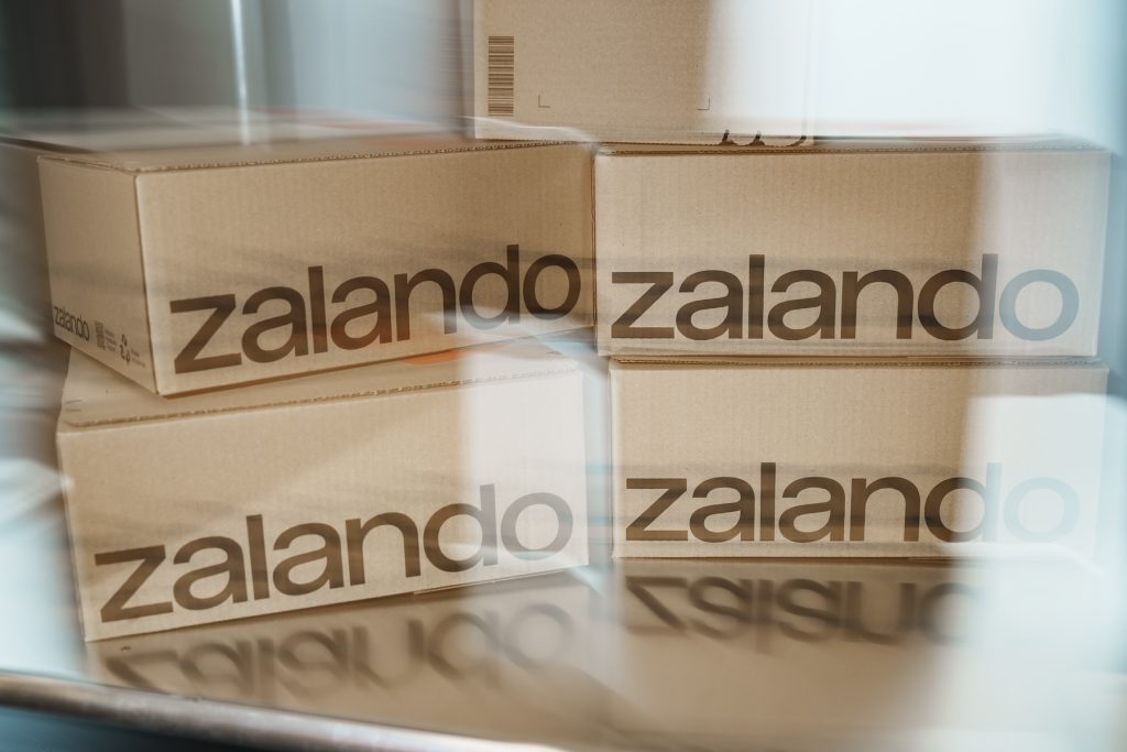 Zalando aniversează trei ani în România și dezvăluie preferințele de shopping ale românilor