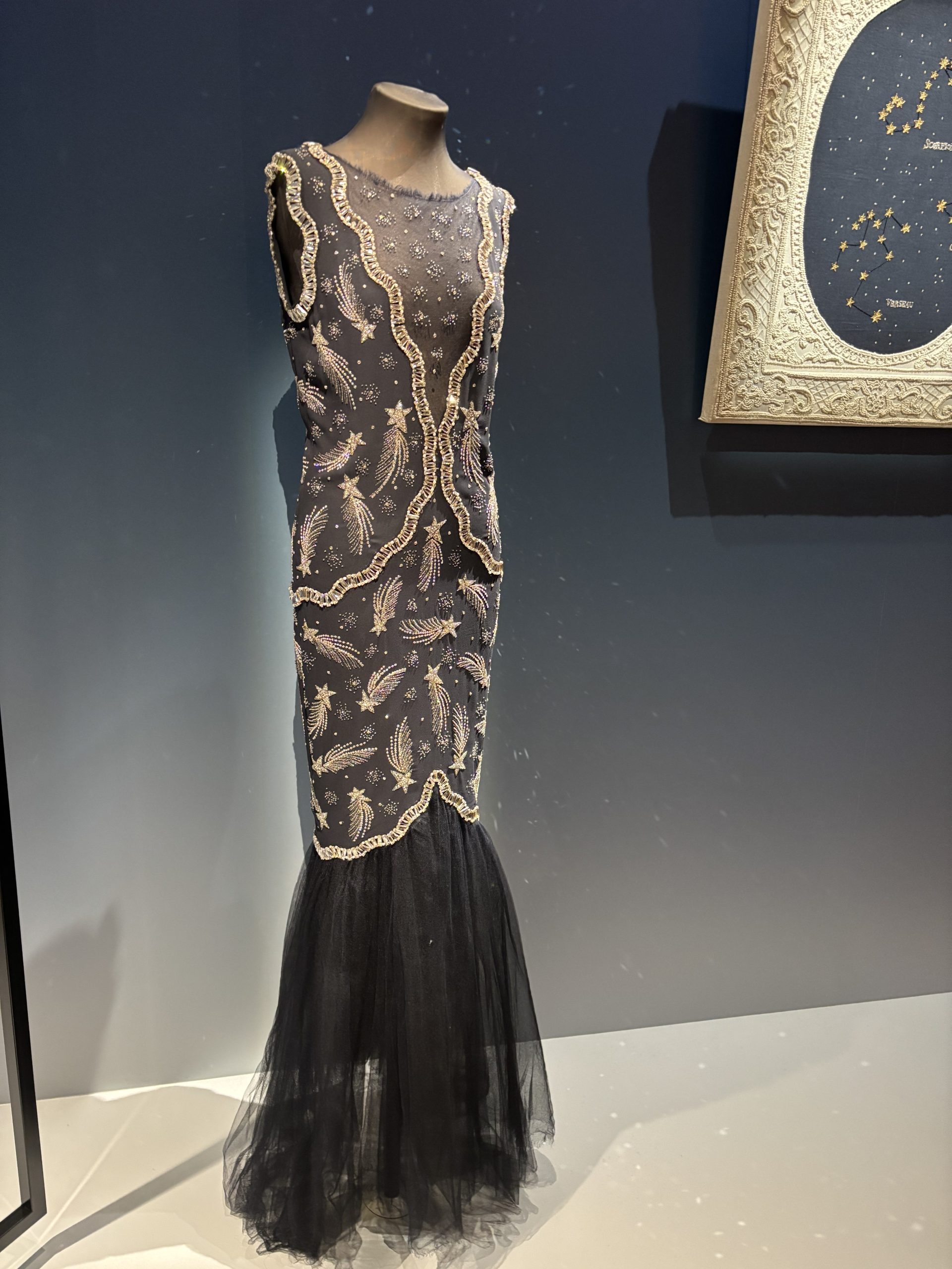 100 de ani de modă concentrați în „la Galerie du 19M” by CHANEL