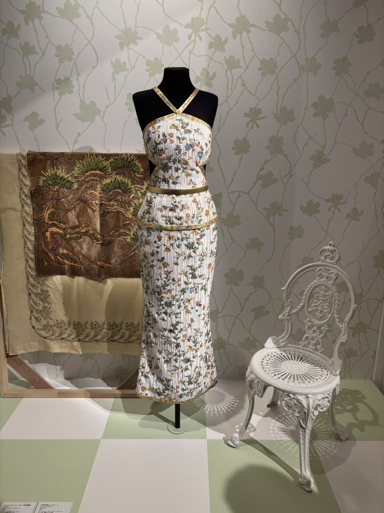 100 de ani de modă concentrați în „la Galerie du 19M” by CHANEL