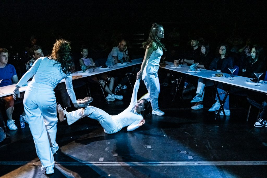 Arta care vindecă rușinea: un dialog cu Alina Pietrăreanu despre corp, ecofeminism și puterea comunității