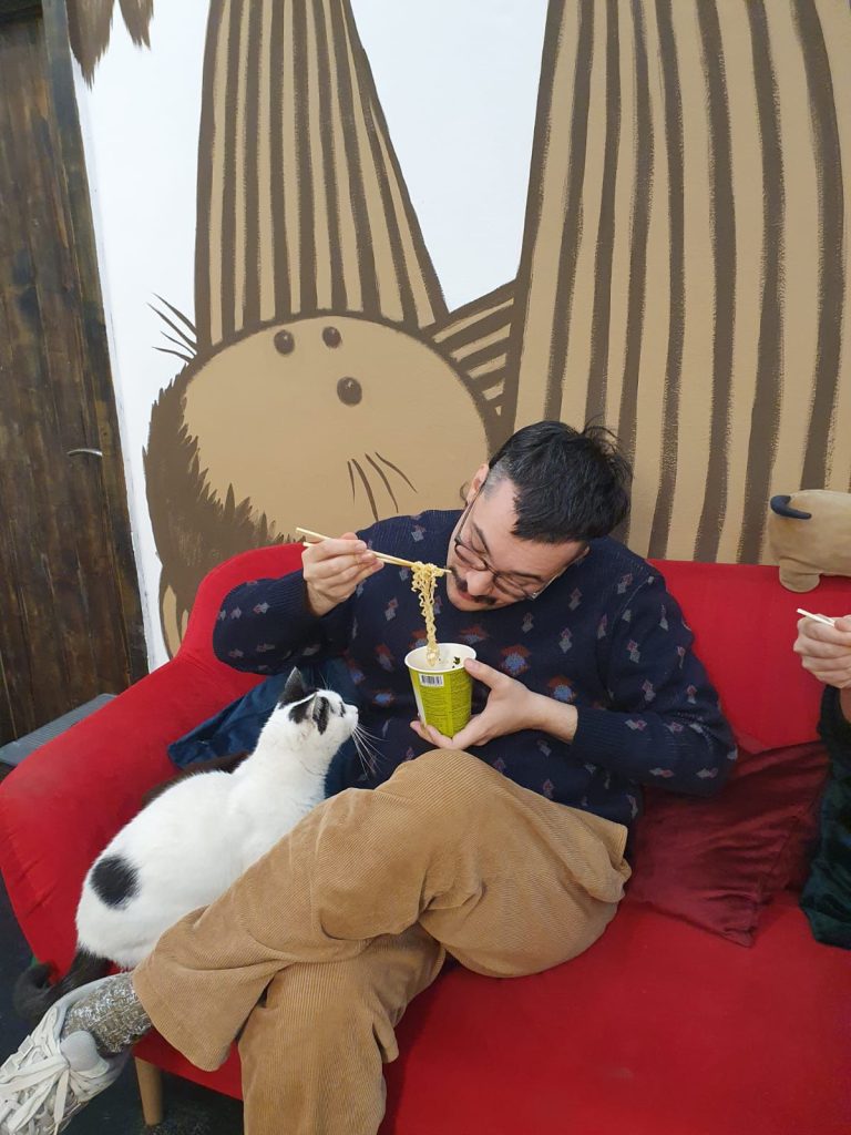 O poezie inconfortabilă (dar necesară), de citit la început de an